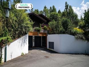 Apartment in Saalfelden near Ski Slopes Hotel in Salzburgerland