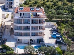 Apartments Relax Brela - Two Bedroom Apartment Hotel in Brela