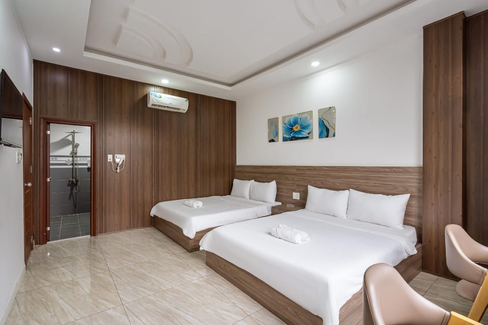 HOTEL BỐN MÙA 四季酒店 Hotel in Ho Chi Minh City