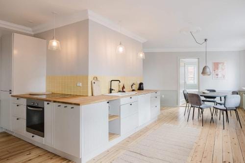 Upscale 3BR Apartment in City Center Hotel in Frederiksberg