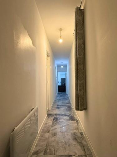 Modern 2-Bedroom Apartment in Ashton, Sleeps 5 Hotel in England