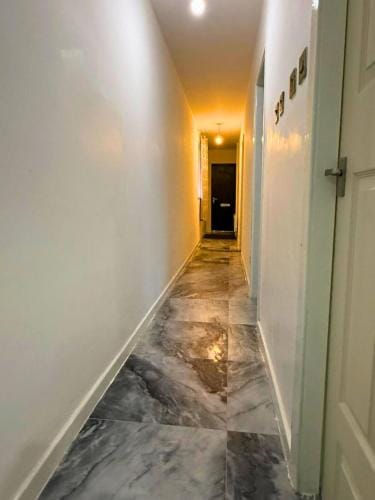 Modern 2-Bedroom Apartment in Ashton, Sleeps 5 Hotel in England