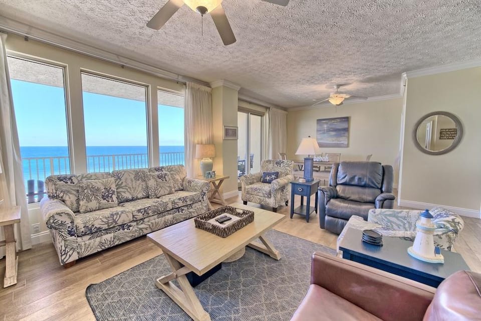 Roomy Condo with Pool and Beach Access - Unit 0502 by RedAwning Hotel in Upper Grand Lagoon