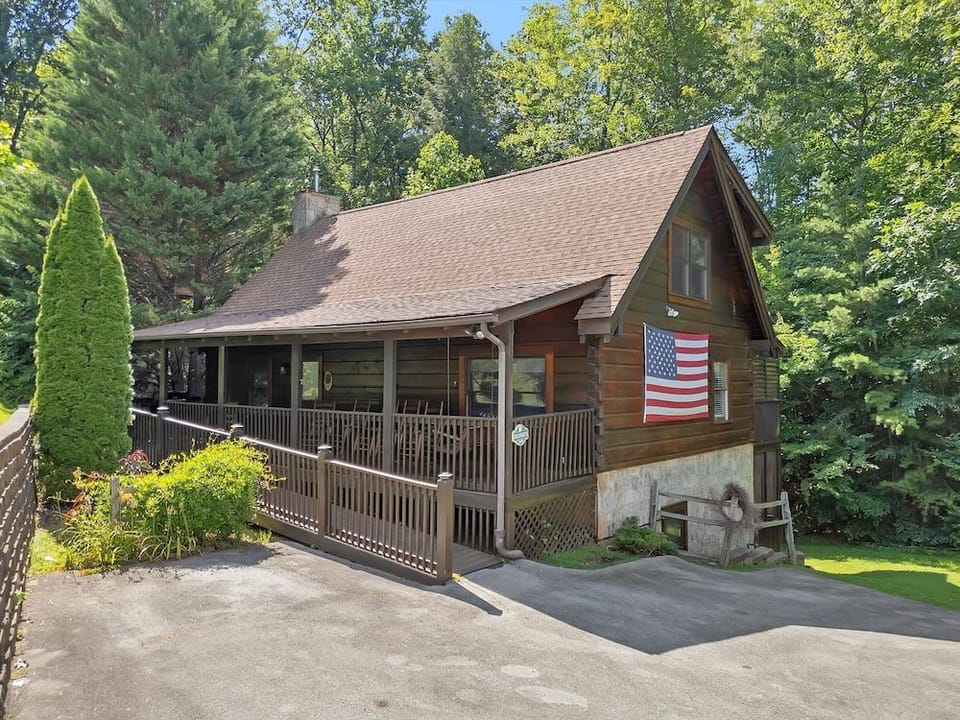 Er309- Georges- Great Location- Close To Town 5 Bedroom Cabin by RedAwning Hotel in Pigeon Forge