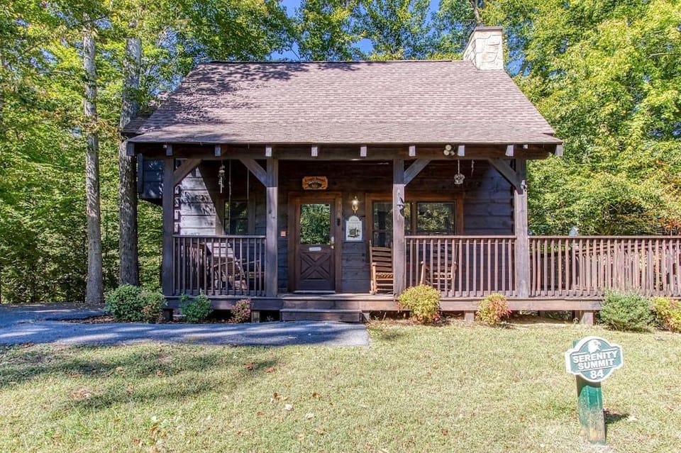 Er84 - Serenity Summit - Great Location. Close To All The Action! 1 Bedroom Cabin by RedAwning Hotel in Pigeon Forge