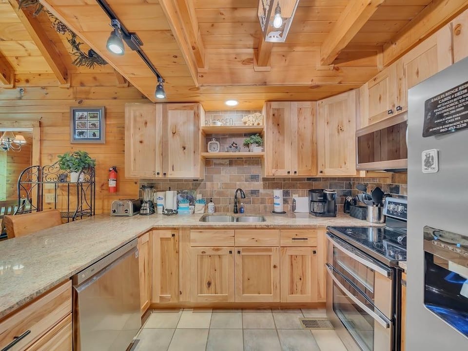 Er258- Sweet Memories Great Location- Close To Town 5 Bedroom Cabin by RedAwning Hotel in Pigeon Forge