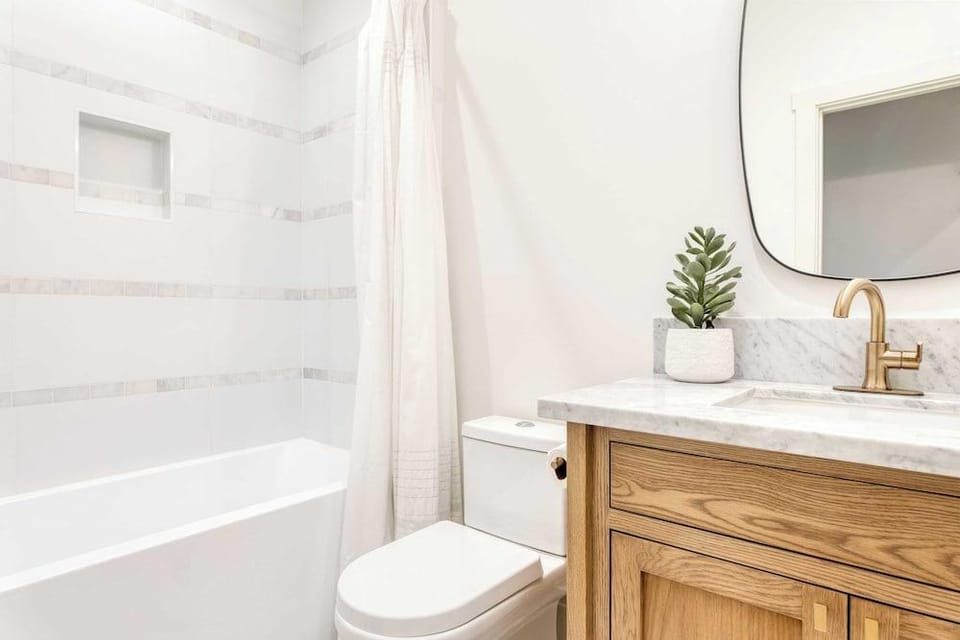 Luxury Retreat, 5mins to the Lake Game Room + Fire Pit Howlite by Avantstay Hotel in Lake Arrowhead