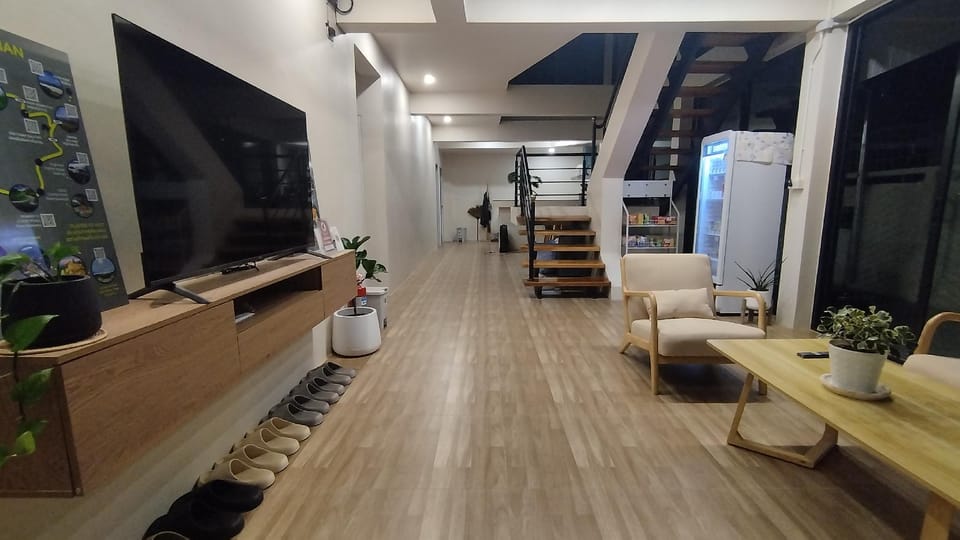 Shared lounge/TV area