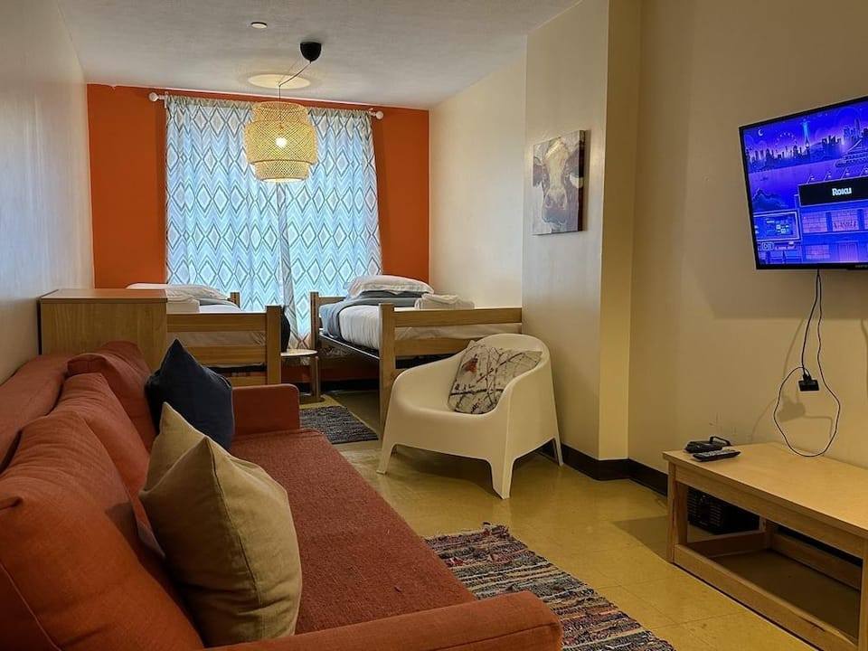 Downtown 1 Bedroom Apt Clean Safe Walkable Hotel in Pittsburgh
