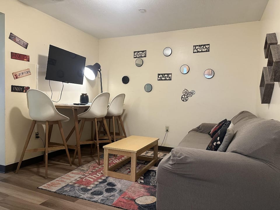 2 Bedroom 2 Bath Heart of Downtown PGH Hotel in Pittsburgh