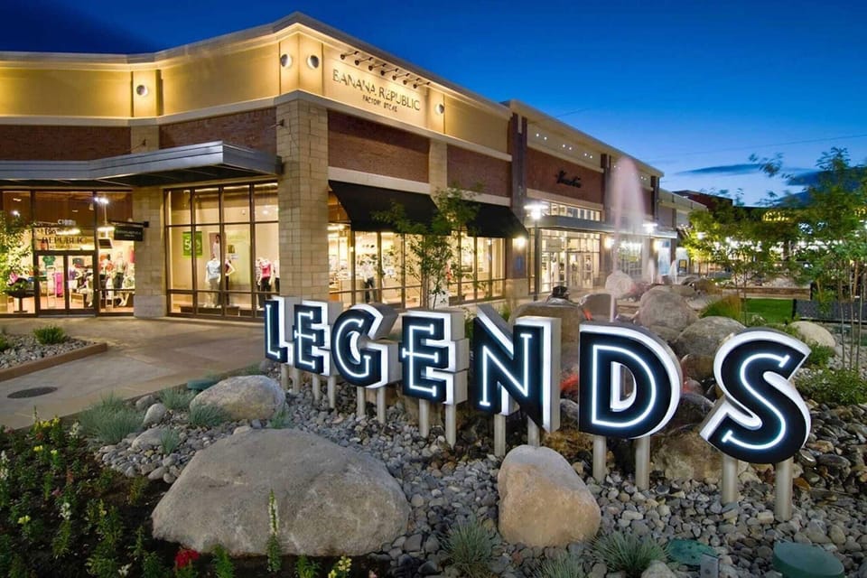 Delightful 4BR Home Nr Downtown Reno w Fireplace Hotel in Reno