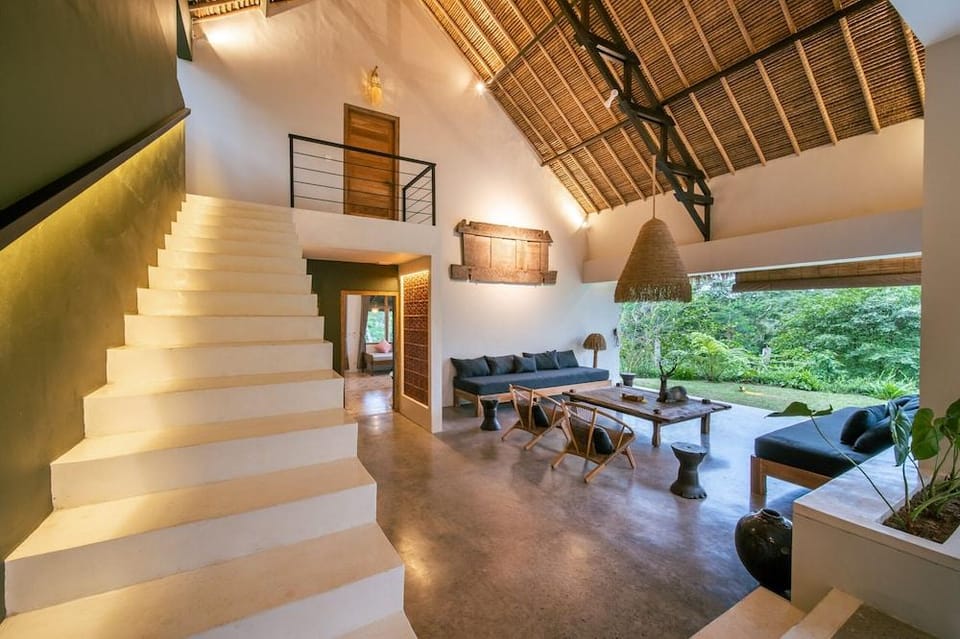 New!ubud Hideaway 6BR Villa w/ Ricefield View Hotel in Blahbatuh