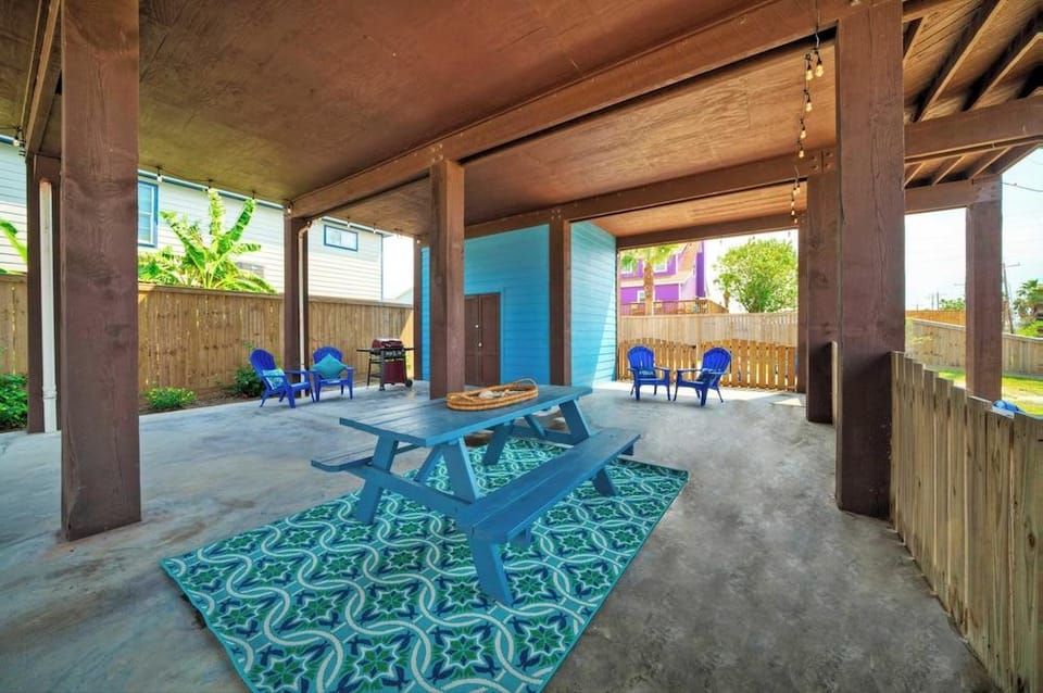 Incredible Nature Views, Golf Cart for Rent, Balcony Blue Crush by Avantstay Hotel in Port Aransas