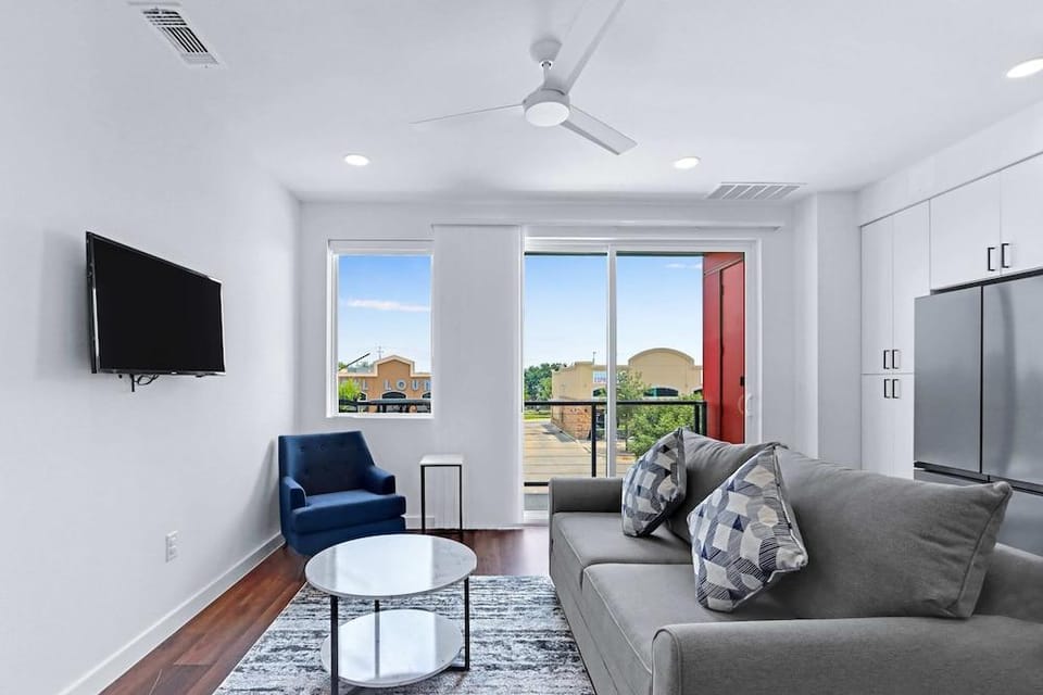Chic Condo Minutes to Downtown, Gruene, & More Hotel in New Braunfels