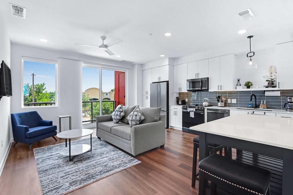 Chic Condo Minutes to Downtown, Gruene, & More Hotel in New Braunfels