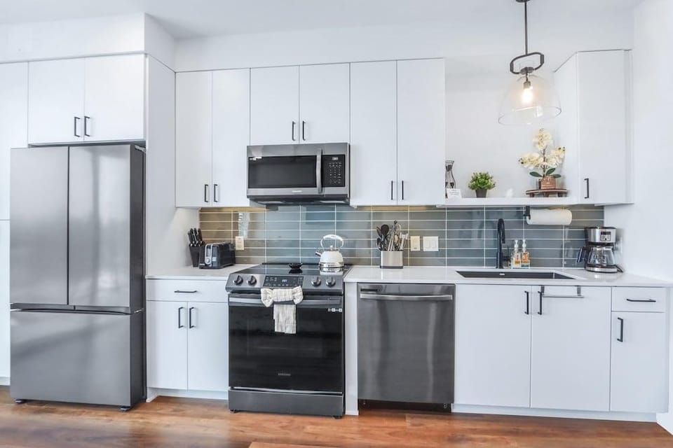 Chic Condo Minutes to Downtown, Gruene, & More Hotel in New Braunfels