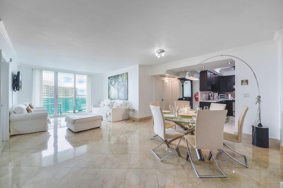 Amazing Beachside Condo Hotel in Hollywood Beach