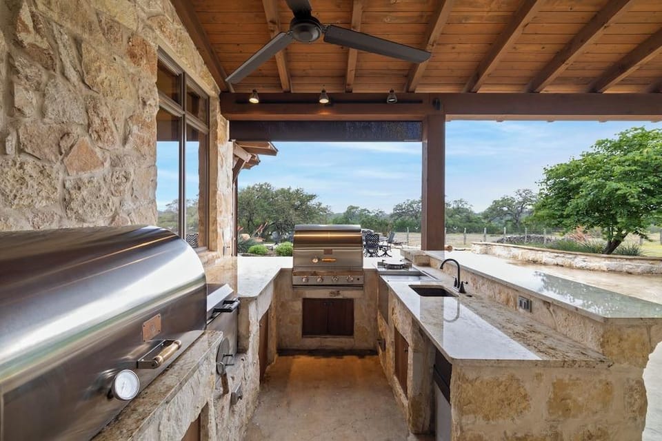 Private Ranch - Pool, Ping Pong, Yoga, Weddings, Games Hotel in Rio Grande