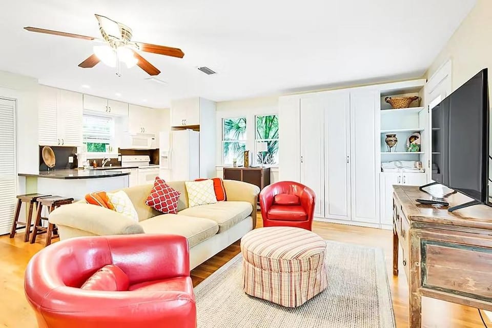 Relax Awhile - Carriage House Hotel in Carillon Beach