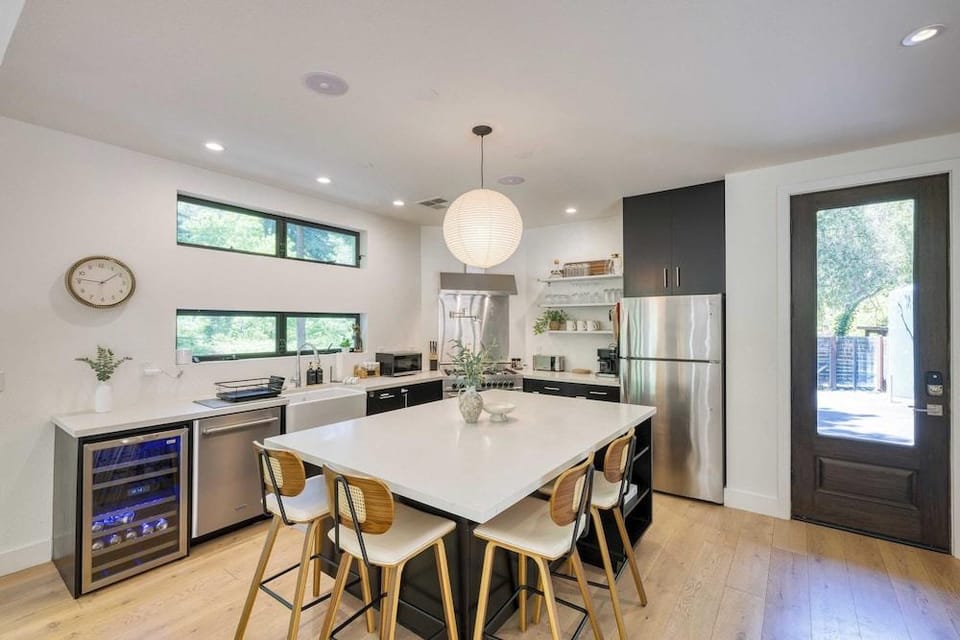 Mill Creek by Avantstay Modern Design, Patio, Hot Tub Hotel in Russian River