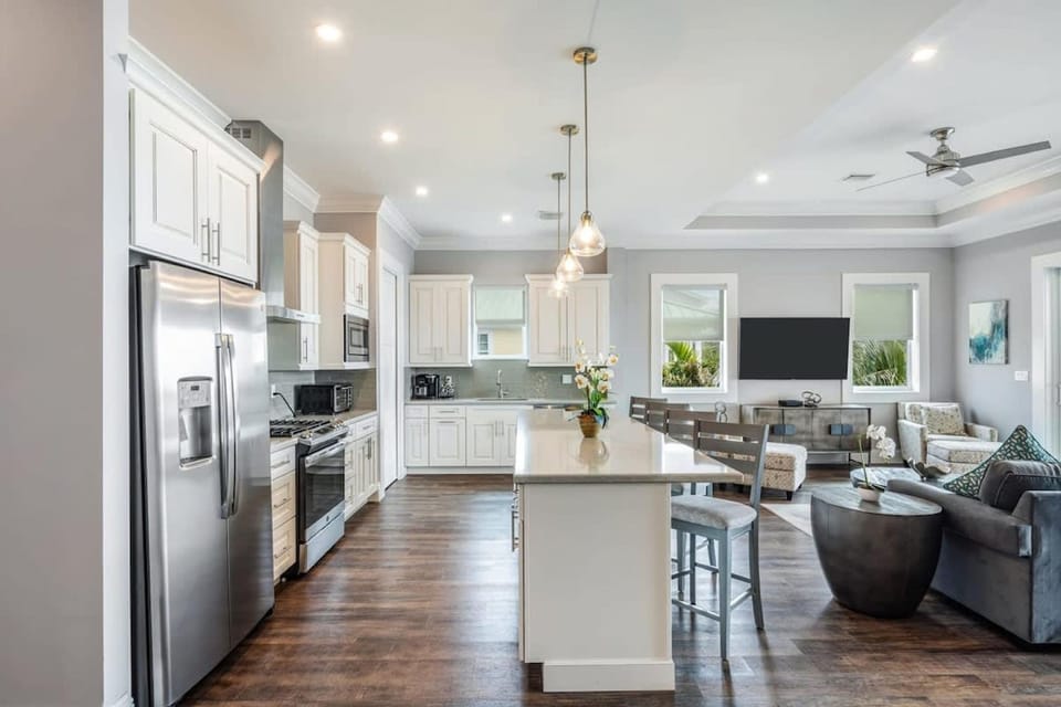Aquaria House by Brightwild Pool Boat Dock Hotel in Stock Island