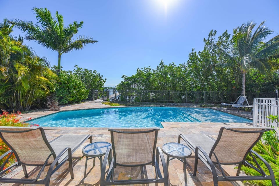 Capmar House by Brightwild Huge Home Pool Hotel in Stock Island