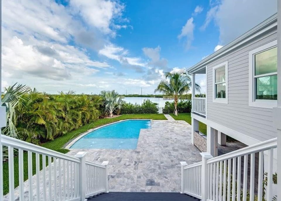 Seagate House by Brightwild Waterfront w Dock Hotel in Stock Island