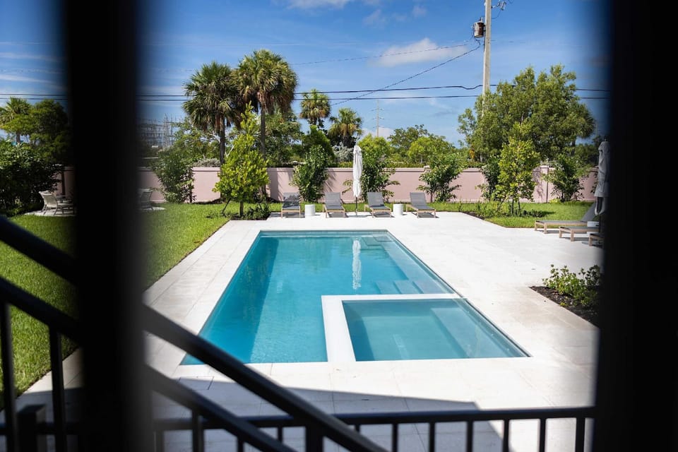 Brand New Catchlight House With Private Pool Hotel in Stock Island