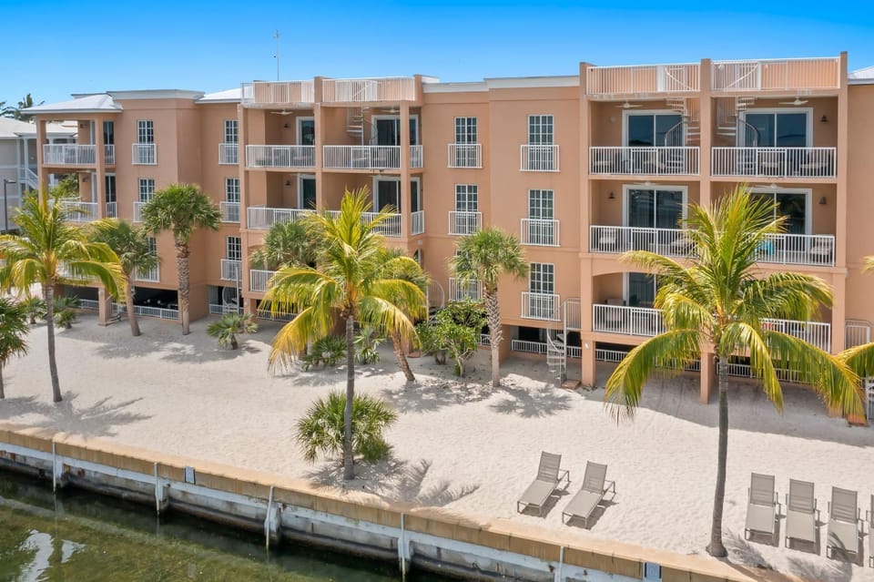 Two Bedroom Residence With Balcony Hotel in Stock Island