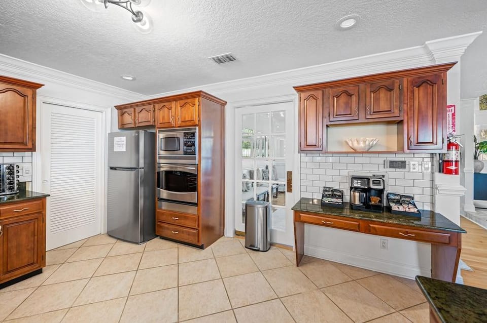 Exquisite Villa With Pool&games- 18 Guests Hotel in Greater Carrollwood