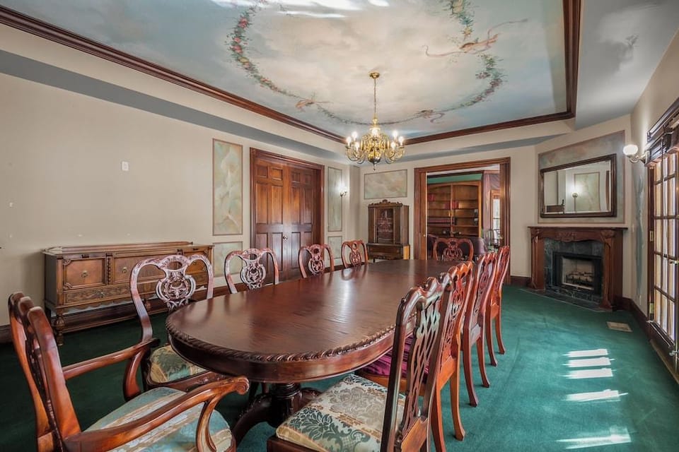 Luxary Castle & SPA near Skiing Resort Hotel in Wrightwood