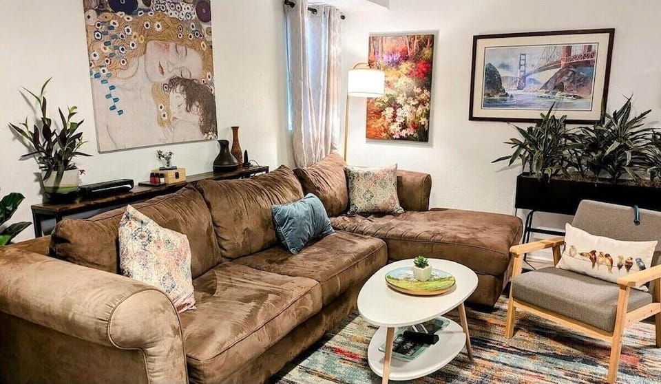 Coast PalmTree Yard 2BR Block from Beach Hotel in Pacifica