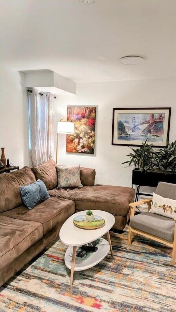 Coast PalmTree Yard 2BR Block from Beach Hotel in Pacifica