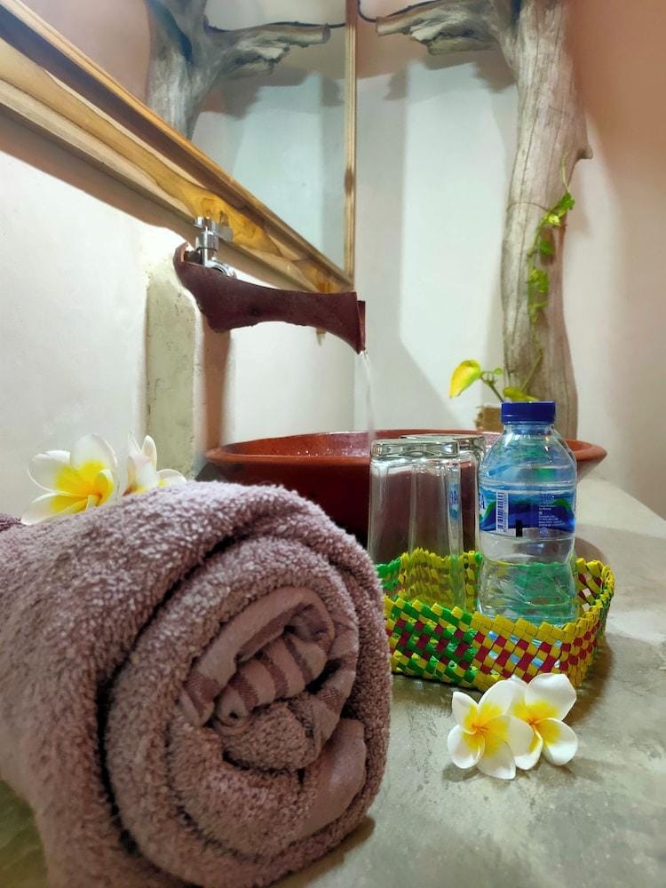 Vanaya Lodge Hotel in Bali