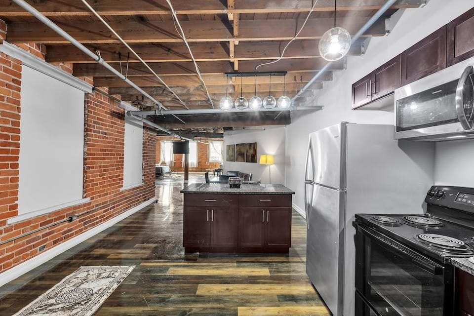 Stylish Chic Retreat At Lafayette Lofts 1 Bedroom Apts by RedAwning Hotel in Windsor