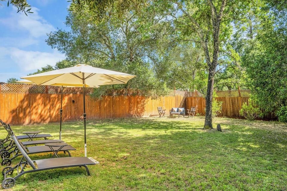 Grapevine Cottage by Avantstay Hobby Vineyard + Firepit Hotel in Glen Ellen