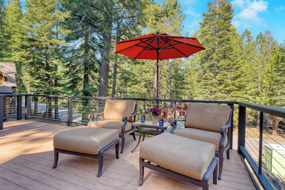 Paige Meadow by Avantstay Near Lake & Tahoe City Hotel in Tahoe City