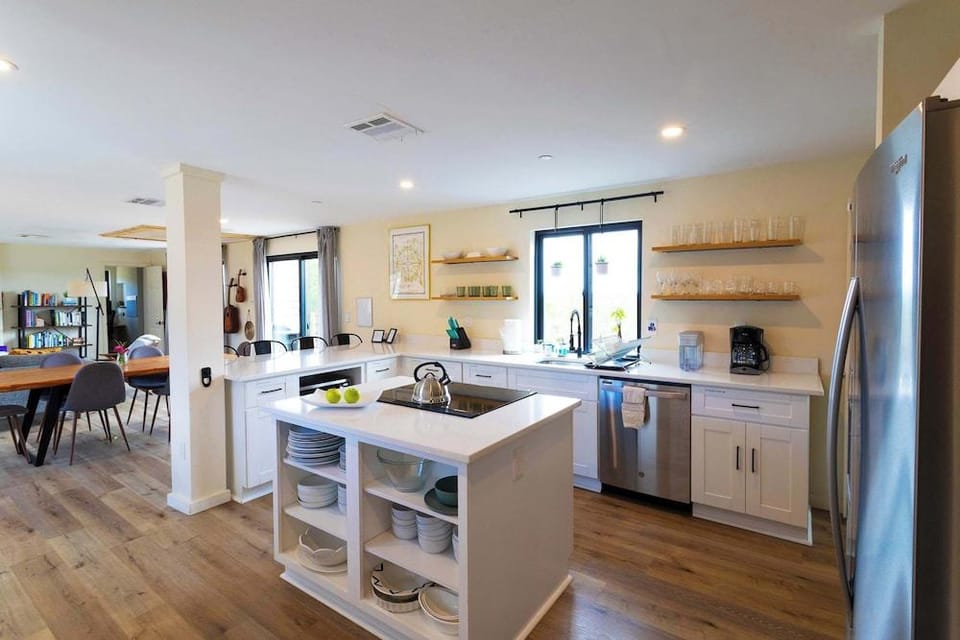 Creator Cabin, Contemporary Getaway With Sauna Hotel in Rio Grande