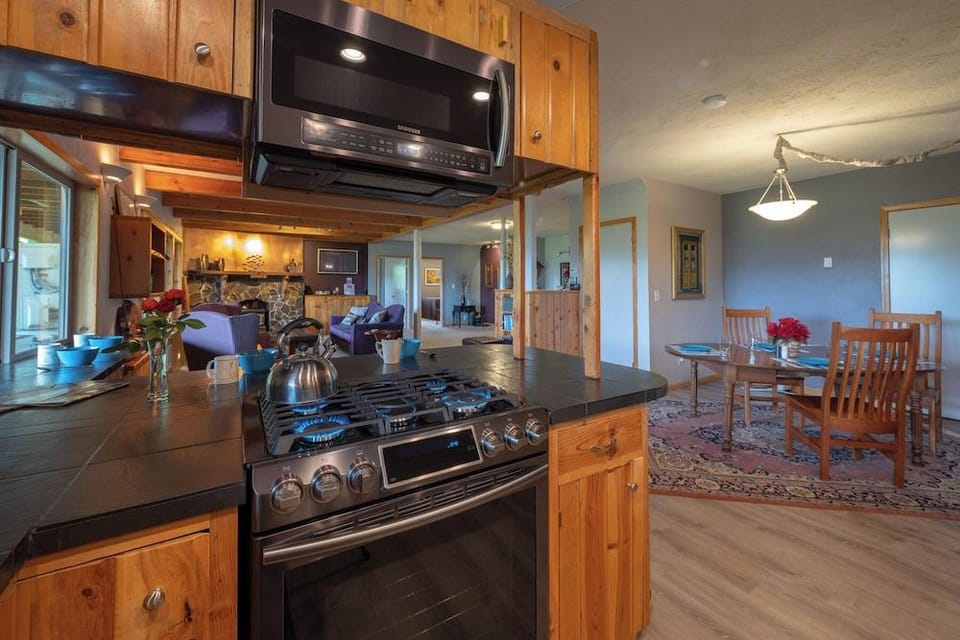 MapleRidge House: A BnB For All Seasons! Hotel in Washington