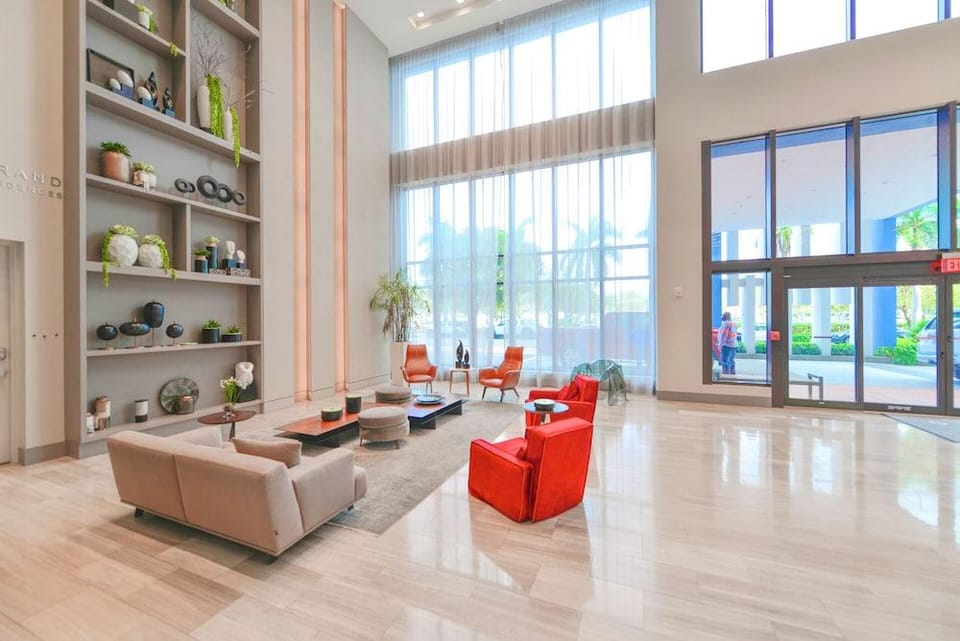 Downtown Doral Condo w-Free Parking Hotel in Doral