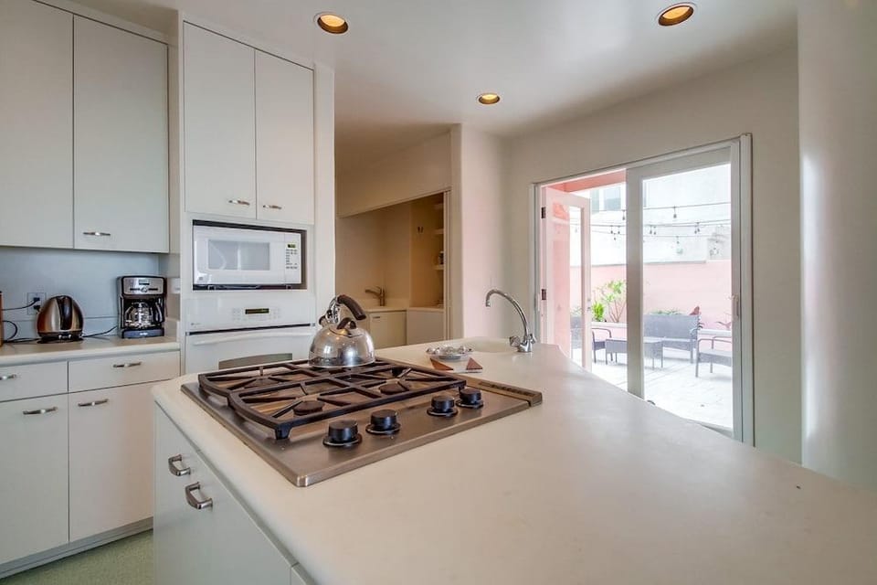 Casa Rosa Hotel in Mission Beach