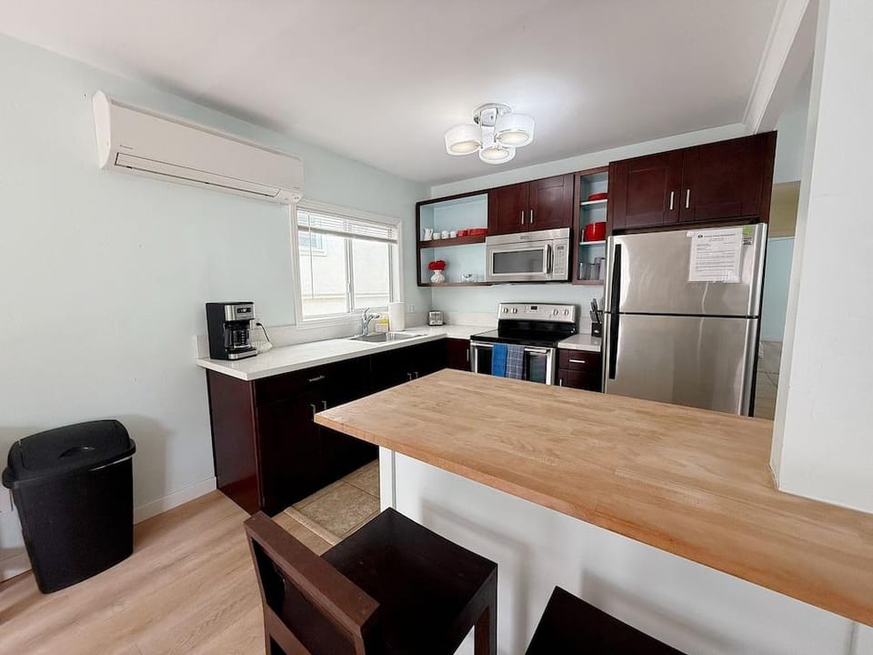Charming 2BR Ocean Beach Hotel in Point Loma