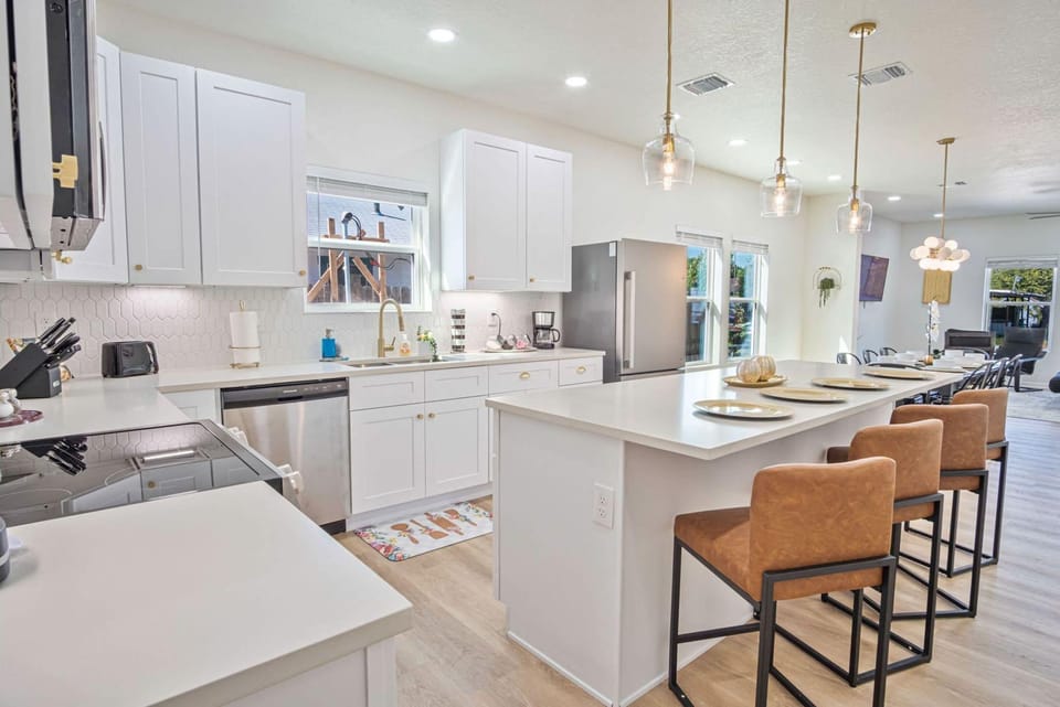 Perfect Spot to Relax 4br/3ba Near Dtown Hemisfair Hotel in San Antonio