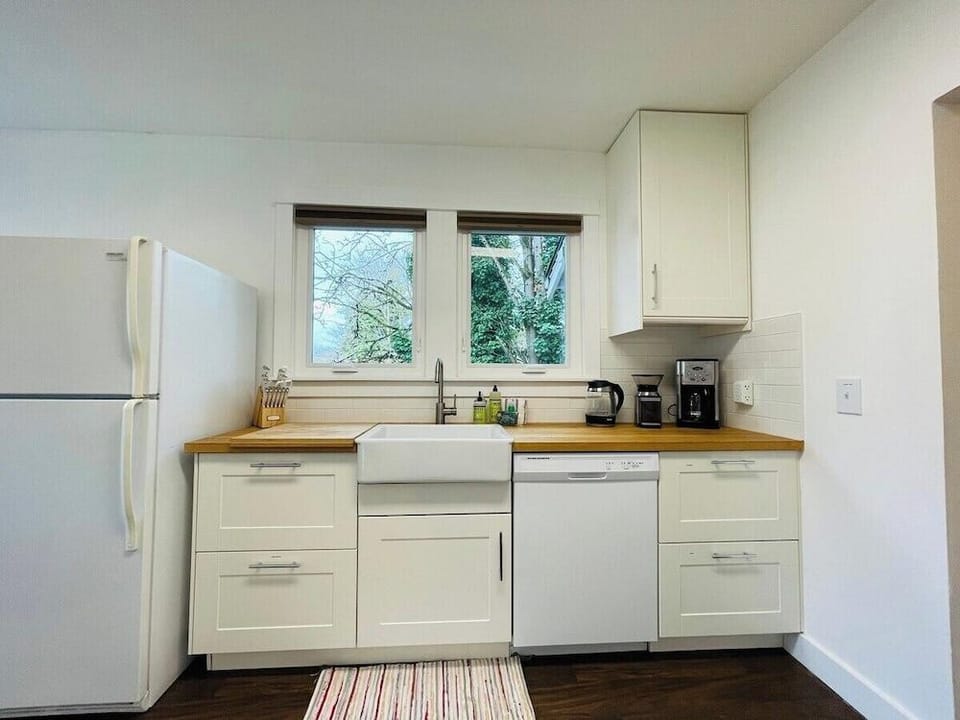 Phinneywood Cottage - Greenlake - Zoo Hotel in Phinney Ridge