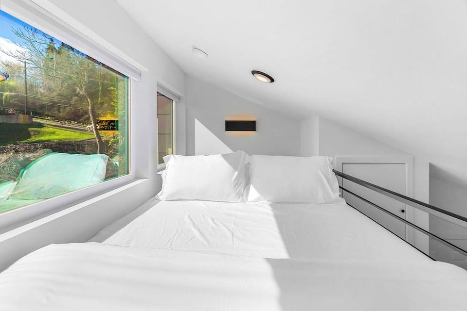 Sleek & Stylish Urban Loft Hotel in Columbia City