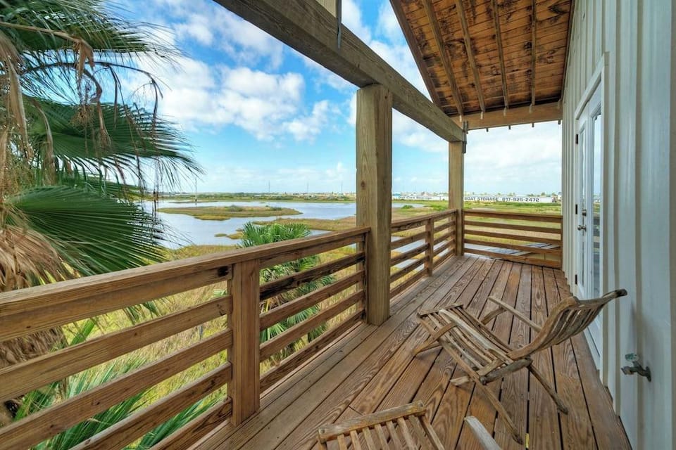 Fish Camp by Avantstay Unique Escape, Pool + Views! Hotel in Port Aransas