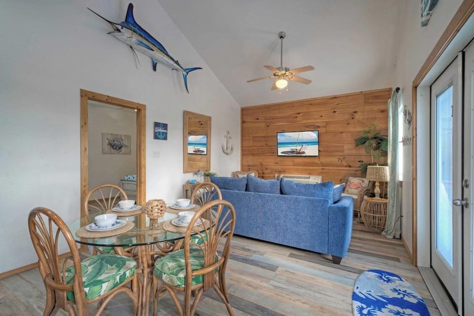 Fish Camp Cottage by Avantstay Shared Pool+views Hotel in Port Aransas