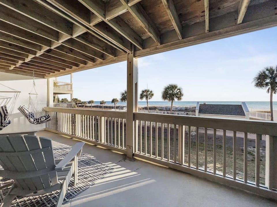 Bask 2 Bedroom Condo by RedAwning Hotel in Sunnyside