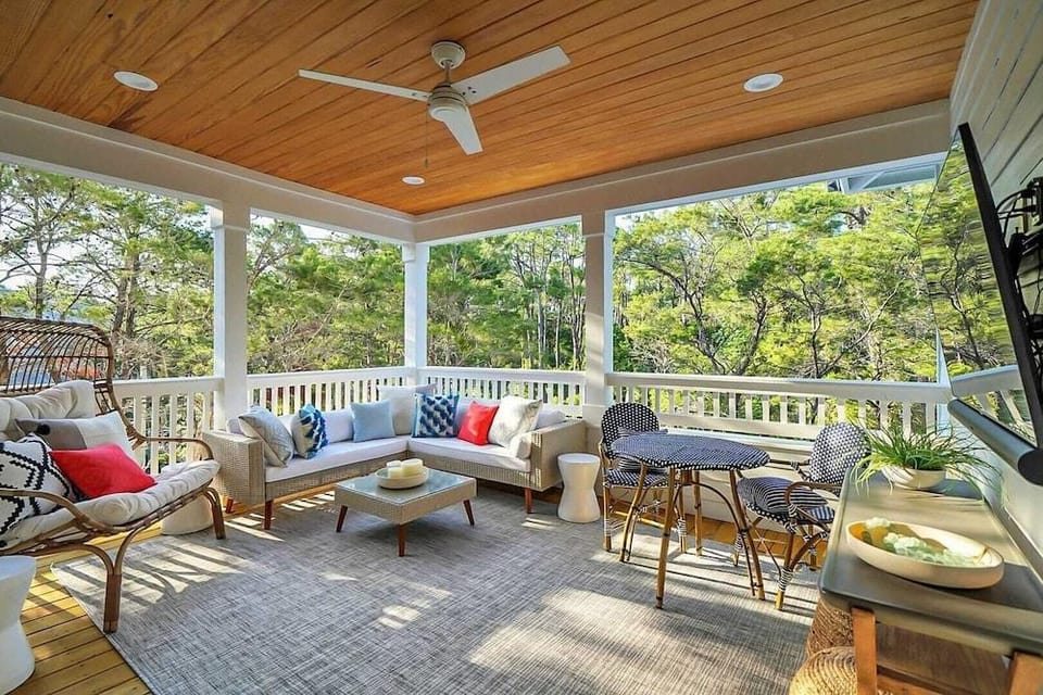 Amour La Mer by Avantstay Rooftop Patio, Pool Access, Walk to Beach Hotel in Rosemary Beach