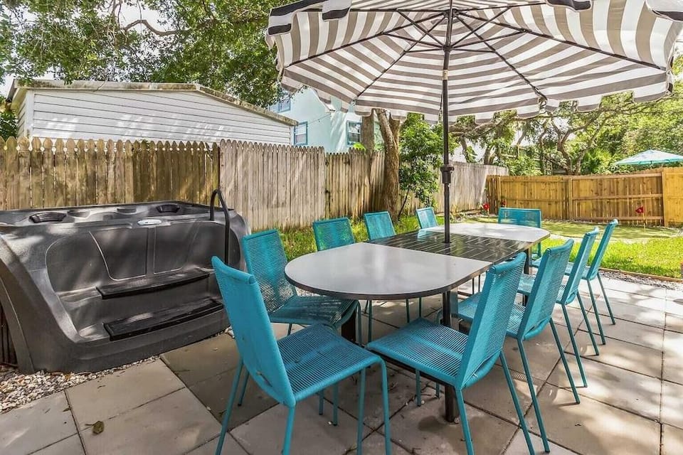 Beach Retreat w/ Putting Green, Hot Tub, 2 Free Bikes Golden Hour by Avantstay Hotel in Vilano Beach